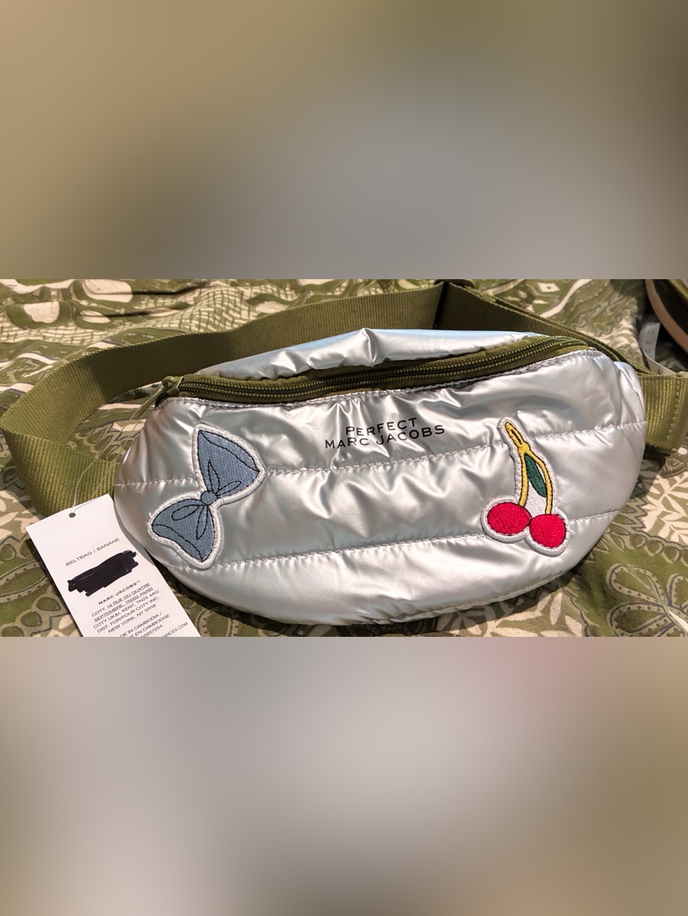 The Perfect Marc Jacobs Metallic Silver Quilted Belt Bag. NWT. Green adjust belt